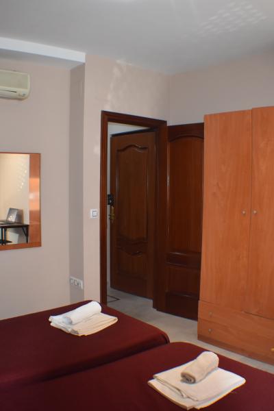 Apartamentos Hostal Alamare