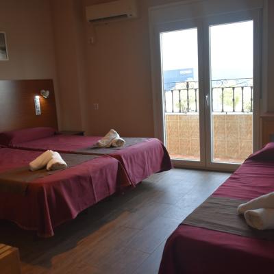 Habitacion Triple Hostal Alamare En Sevilla