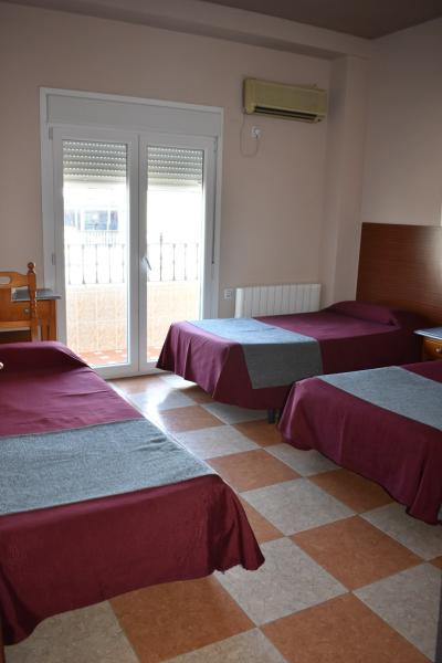 Habitacion Triple Hostal Alamare Sevilla